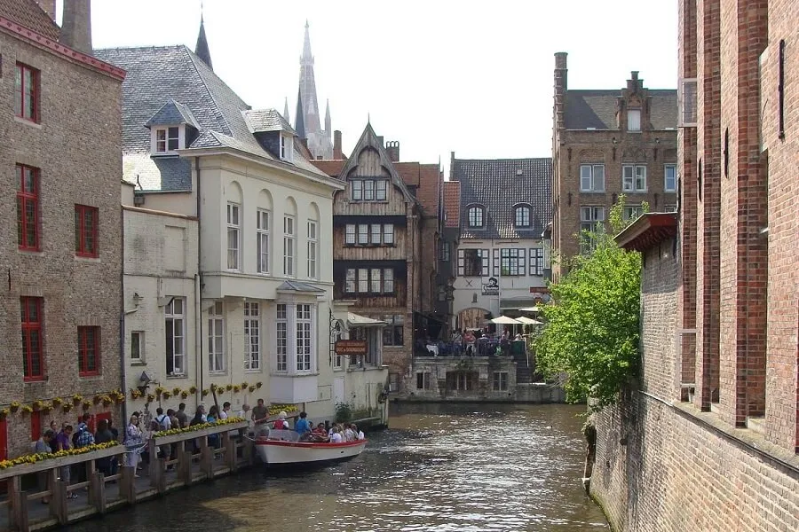 Paseo en barco por los canales de Brujas - Excursión a Brujas desde Bruselas.